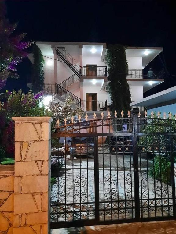 Villa Festim Ксамил Екстериор снимка